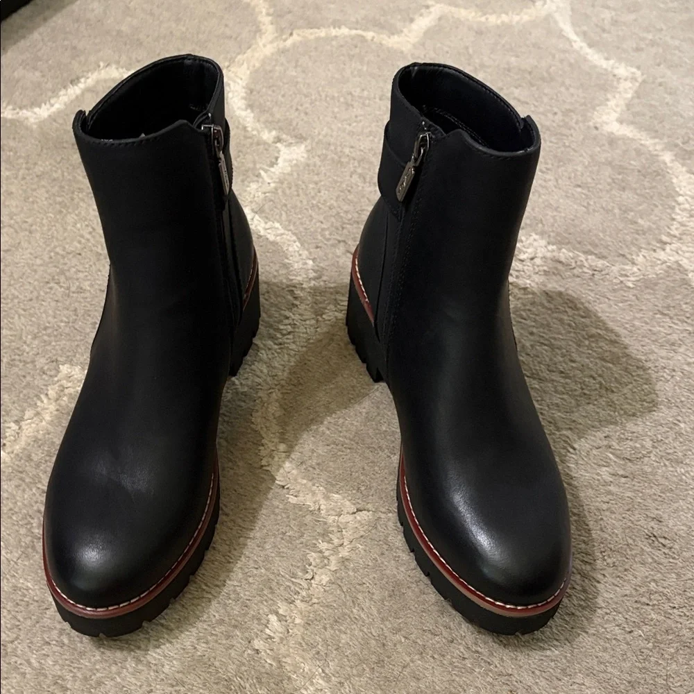 Aqua College Desiree Lug nubuck black ankle chunky boot Size 7